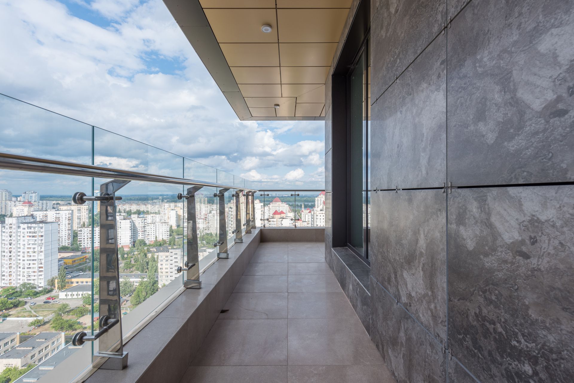 Balcone con parapetto in vetro